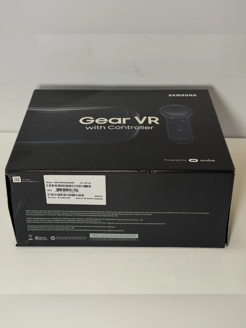 Samsung Gear VR with Controller (Model SM-R324) - Powered by Oculus